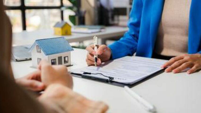 Signing a preliminary contract at the notary’s office secures the purchase of your property